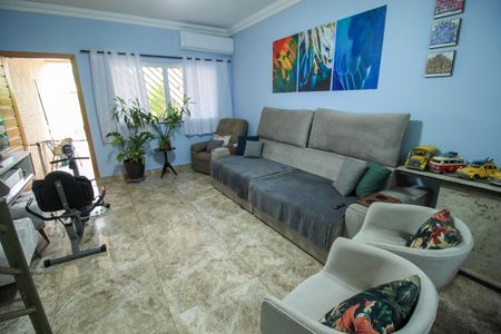 Casa à venda com 128m², 3 quartos e 2 vagasSala