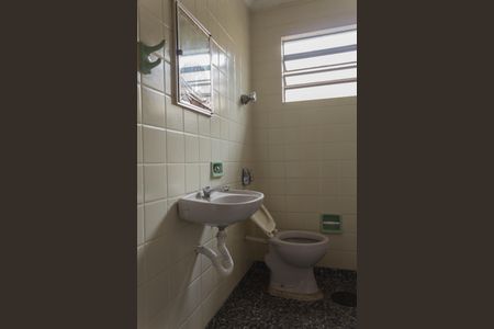 Casa para alugar com 375m², 3 quartos e 8 vagas Casa para alugar com 375m², 3 quartos e 8 vagasBanheiro de Serviço