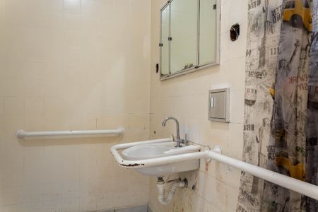 Casa para alugar com 375m², 3 quartos e 8 vagas Casa para alugar com 375m², 3 quartos e 8 vagasBanheiro da Suíte 1