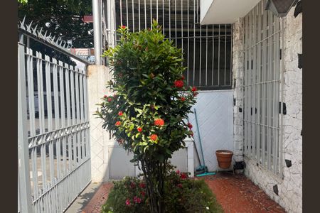 Casa à venda com 170m², 3 quartos e 1 vaga Casa à venda com 170m², 3 quartos e 1 vagaFachada