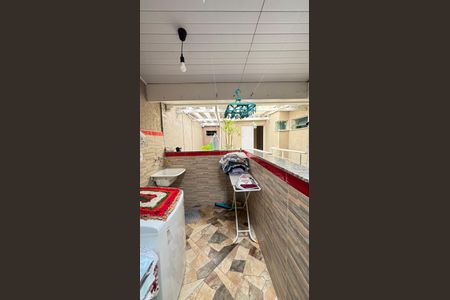 Casa à venda com 214m², 4 quartos e 4 vagas Casa à venda com 214m², 4 quartos e 4 vagasArea de Serviço 2