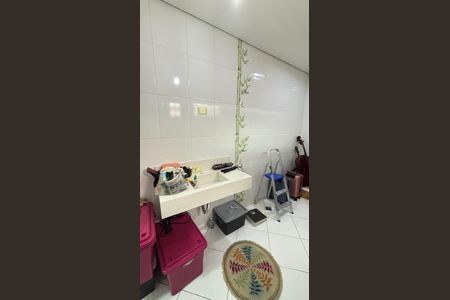 Casa à venda com 214m², 4 quartos e 4 vagas Casa à venda com 214m², 4 quartos e 4 vagasBanheiro da Suíte