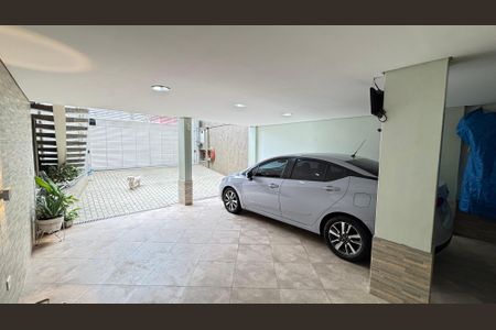 Casa à venda com 214m², 4 quartos e 4 vagas Casa à venda com 214m², 4 quartos e 4 vagasGaragem