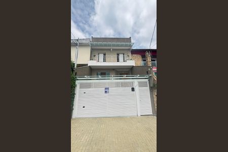 Casa à venda com 214m², 4 quartos e 4 vagas Casa à venda com 214m², 4 quartos e 4 vagasFachada