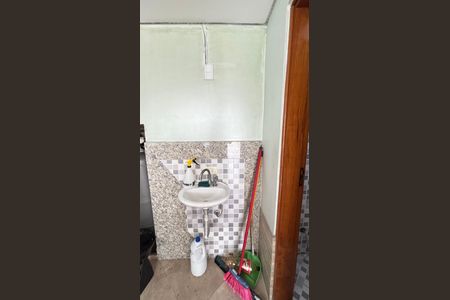 Casa à venda com 214m², 4 quartos e 4 vagas Casa à venda com 214m², 4 quartos e 4 vagasGaragem - Banheiro