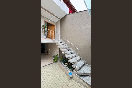 Casa à venda com 214m², 4 quartos e 4 vagas Casa à venda com 214m², 4 quartos e 4 vagasGaragem