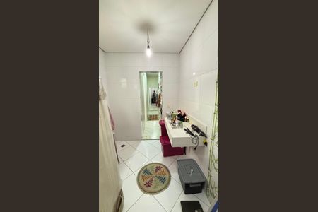 Casa à venda com 214m², 4 quartos e 4 vagas Casa à venda com 214m², 4 quartos e 4 vagasBanheiro da Suíte