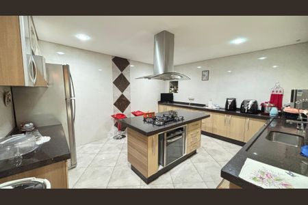 Casa à venda com 214m², 4 quartos e 4 vagas Casa à venda com 214m², 4 quartos e 4 vagasCozinha