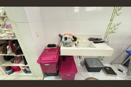 Casa à venda com 214m², 4 quartos e 4 vagas Casa à venda com 214m², 4 quartos e 4 vagasBanheiro da Suíte