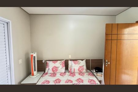 Casa à venda com 214m², 4 quartos e 4 vagas Casa à venda com 214m², 4 quartos e 4 vagasSuite