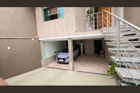 Casa à venda com 214m², 4 quartos e 4 vagas Casa à venda com 214m², 4 quartos e 4 vagasGaragem