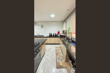 Casa à venda com 214m², 4 quartos e 4 vagas Casa à venda com 214m², 4 quartos e 4 vagasCozinha