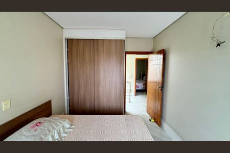 Casa à venda com 214m², 4 quartos e 4 vagas Casa à venda com 214m², 4 quartos e 4 vagasQuarto 3