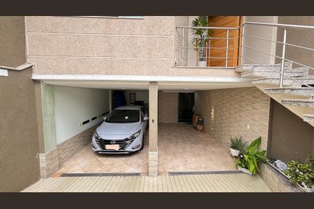 Casa à venda com 214m², 4 quartos e 4 vagas Casa à venda com 214m², 4 quartos e 4 vagasGaragem