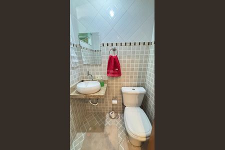 Casa à venda com 214m², 4 quartos e 4 vagas Casa à venda com 214m², 4 quartos e 4 vagasLavabo