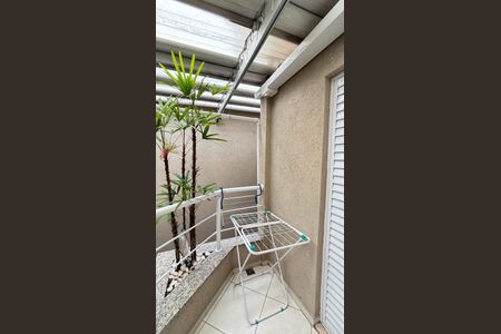 Casa à venda com 214m², 4 quartos e 4 vagas Casa à venda com 214m², 4 quartos e 4 vagasQuarto 4 Varanda