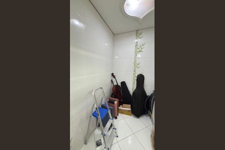 Casa à venda com 214m², 4 quartos e 4 vagas Casa à venda com 214m², 4 quartos e 4 vagasBanheiro da Suíte