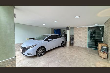 Casa à venda com 214m², 4 quartos e 4 vagas Casa à venda com 214m², 4 quartos e 4 vagasGaragem