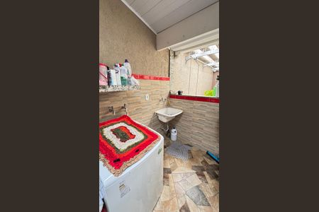 Casa à venda com 214m², 4 quartos e 4 vagas Casa à venda com 214m², 4 quartos e 4 vagasArea de Serviço 2