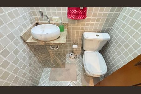 Casa à venda com 214m², 4 quartos e 4 vagas Casa à venda com 214m², 4 quartos e 4 vagasLavabo