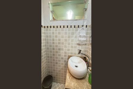 Casa à venda com 214m², 4 quartos e 4 vagas Casa à venda com 214m², 4 quartos e 4 vagasLavabo