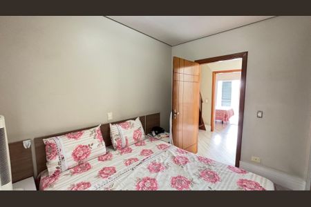 Casa à venda com 214m², 4 quartos e 4 vagas Casa à venda com 214m², 4 quartos e 4 vagasSuite