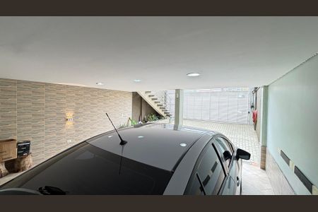 Casa à venda com 214m², 4 quartos e 4 vagas Casa à venda com 214m², 4 quartos e 4 vagasGaragem