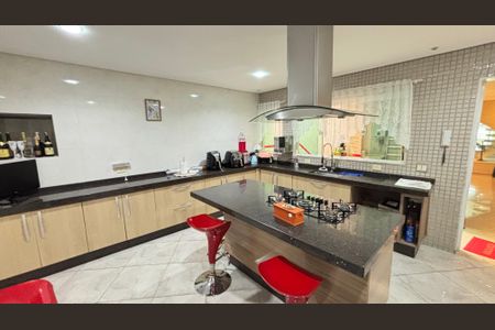 Casa à venda com 214m², 4 quartos e 4 vagas Casa à venda com 214m², 4 quartos e 4 vagasCozinha