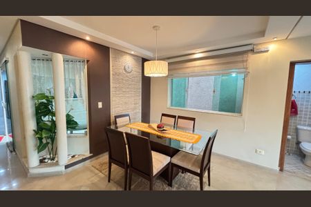 Casa à venda com 214m², 4 quartos e 4 vagas Casa à venda com 214m², 4 quartos e 4 vagasSala - Sala de Jantar