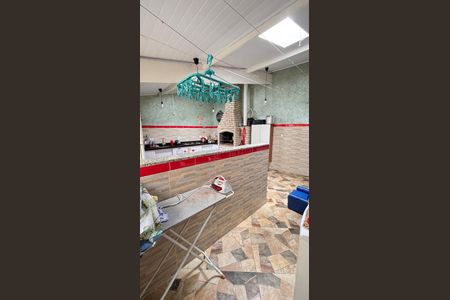 Casa à venda com 214m², 4 quartos e 4 vagas Casa à venda com 214m², 4 quartos e 4 vagasArea de Serviço 2