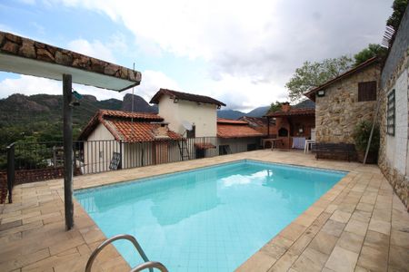 Casa de condomínio à venda com 250m², 4 quartos e 3 vagasÁrea comum - Piscina