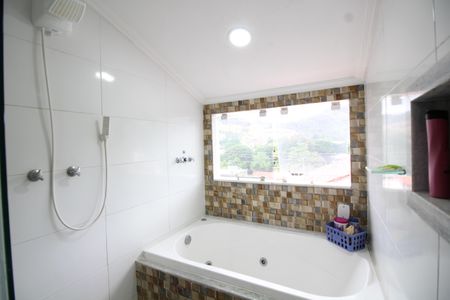 Casa de condomínio à venda com 250m², 4 quartos e 3 vagasBanheiro da Suíte