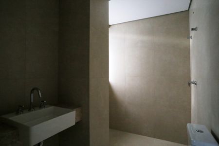 Apartamento à venda com 107m², 2 quartos e 3 vagasBanheiro da Suíte 1