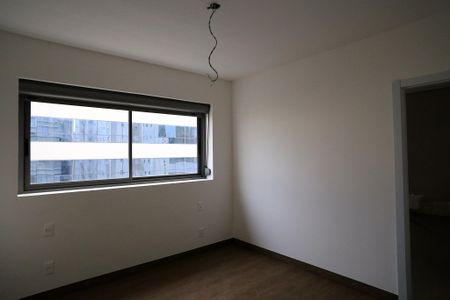 Apartamento à venda com 107m², 2 quartos e 3 vagas Suíte