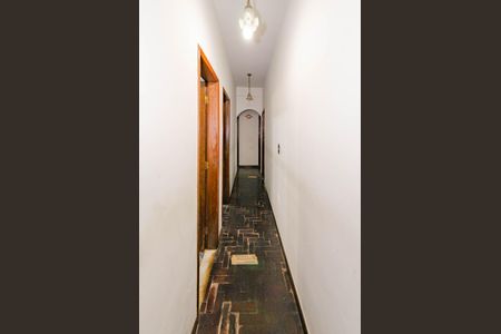 Casa à venda com 300m², 4 quartos e 2 vagasCorredor