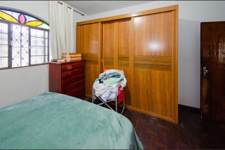 Casa à venda com 300m², 4 quartos e 2 vagasSuíte