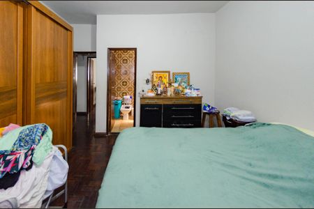 Casa à venda com 300m², 4 quartos e 2 vagasSuíte