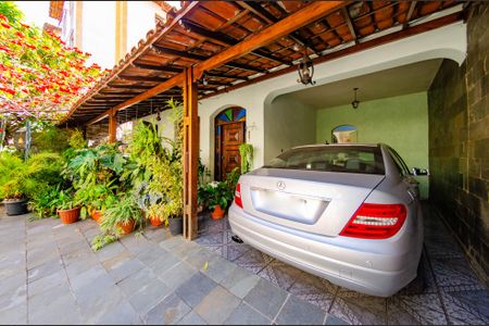 Casa à venda com 300m², 4 quartos e 2 vagasGaragem