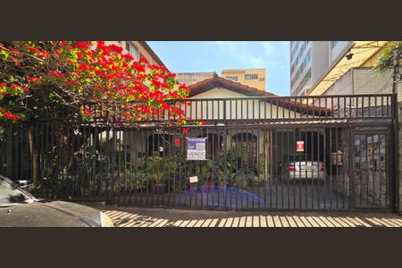 Casa à venda com 300m², 4 quartos e 2 vagasFachada