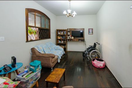 Casa à venda com 300m², 4 quartos e 2 vagasSala