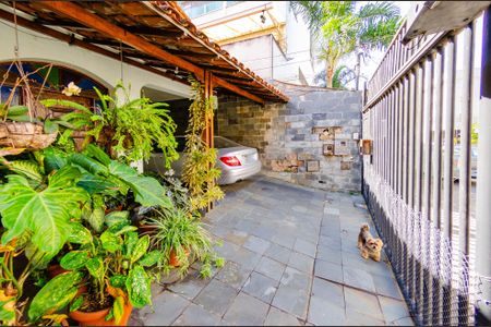 Casa à venda com 300m², 4 quartos e 2 vagasGaragem