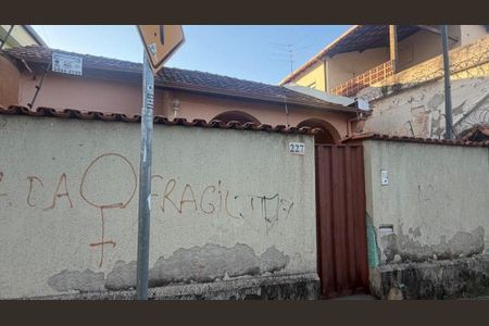Casa à venda com 2 quartos, 100m² em Santa Tereza, Belo Horizonte
