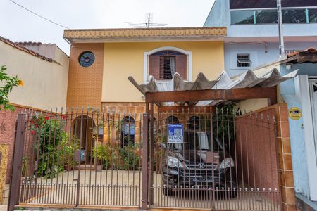 Casa à venda com 133m², 3 quartos e 2 vagas Casa à venda com 133m², 3 quartos e 2 vagasFachada + placa