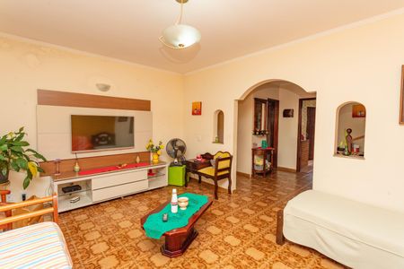 Casa à venda com 133m², 3 quartos e 2 vagas Casa à venda com 133m², 3 quartos e 2 vagasSala