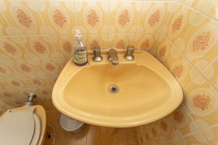 Casa à venda com 133m², 3 quartos e 2 vagas Casa à venda com 133m², 3 quartos e 2 vagasBanheiro social