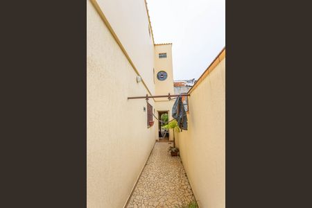 Casa à venda com 133m², 3 quartos e 2 vagas Casa à venda com 133m², 3 quartos e 2 vagasCorredor externo