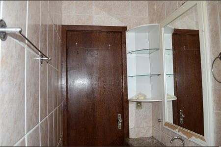 Apartamento à venda com 60m², 2 quartos e 1 vagaDetalhe do banheiro