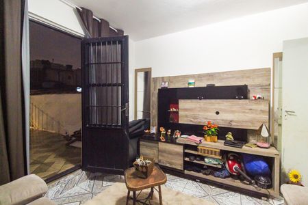 Casa à venda com 125m², 3 quartos e 2 vagas Casa à venda com 125m², 3 quartos e 2 vagasSala de Estar