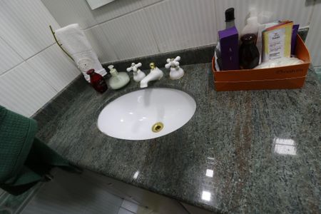 Apartamento à venda com 212m², 4 quartos e 3 vagasBanheiro Social