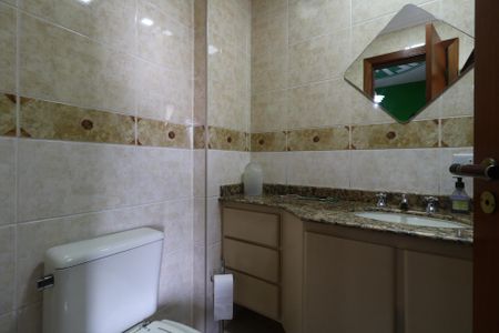 Apartamento à venda com 212m², 4 quartos e 3 vagasBanheiro da Suíte 1